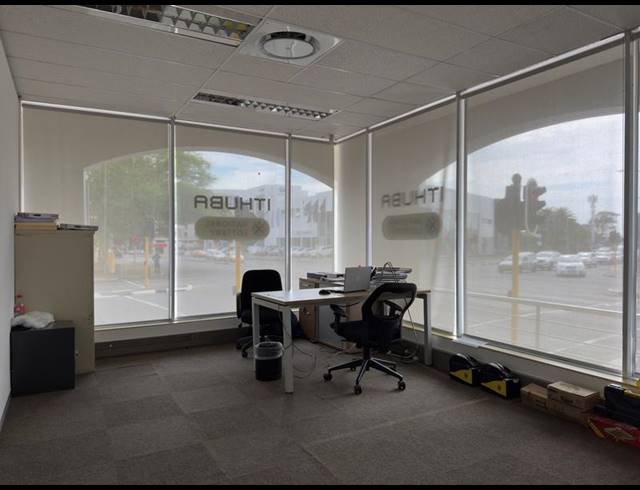 BUSINESS PROPERTY TO RENT IN CLAREMONT